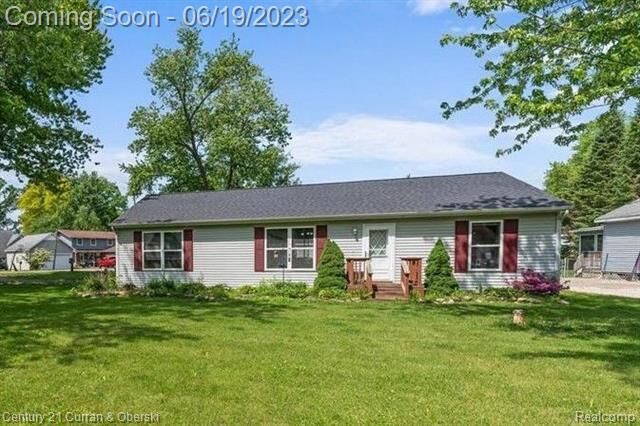Property Photo:  1676 Edwin  Drive  MI 48114