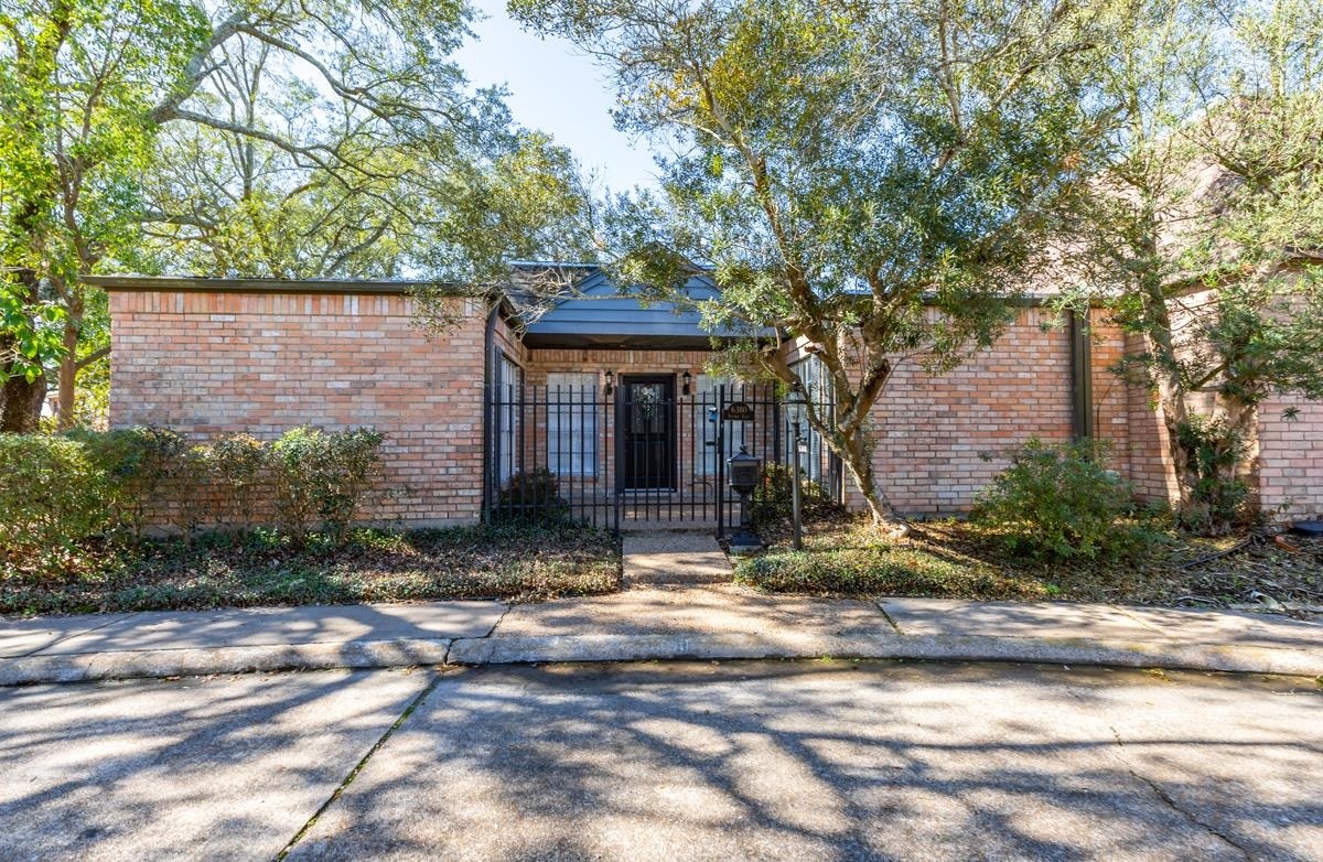 Property Photo:  6380 Ivanhoe Lane  TX 77706 