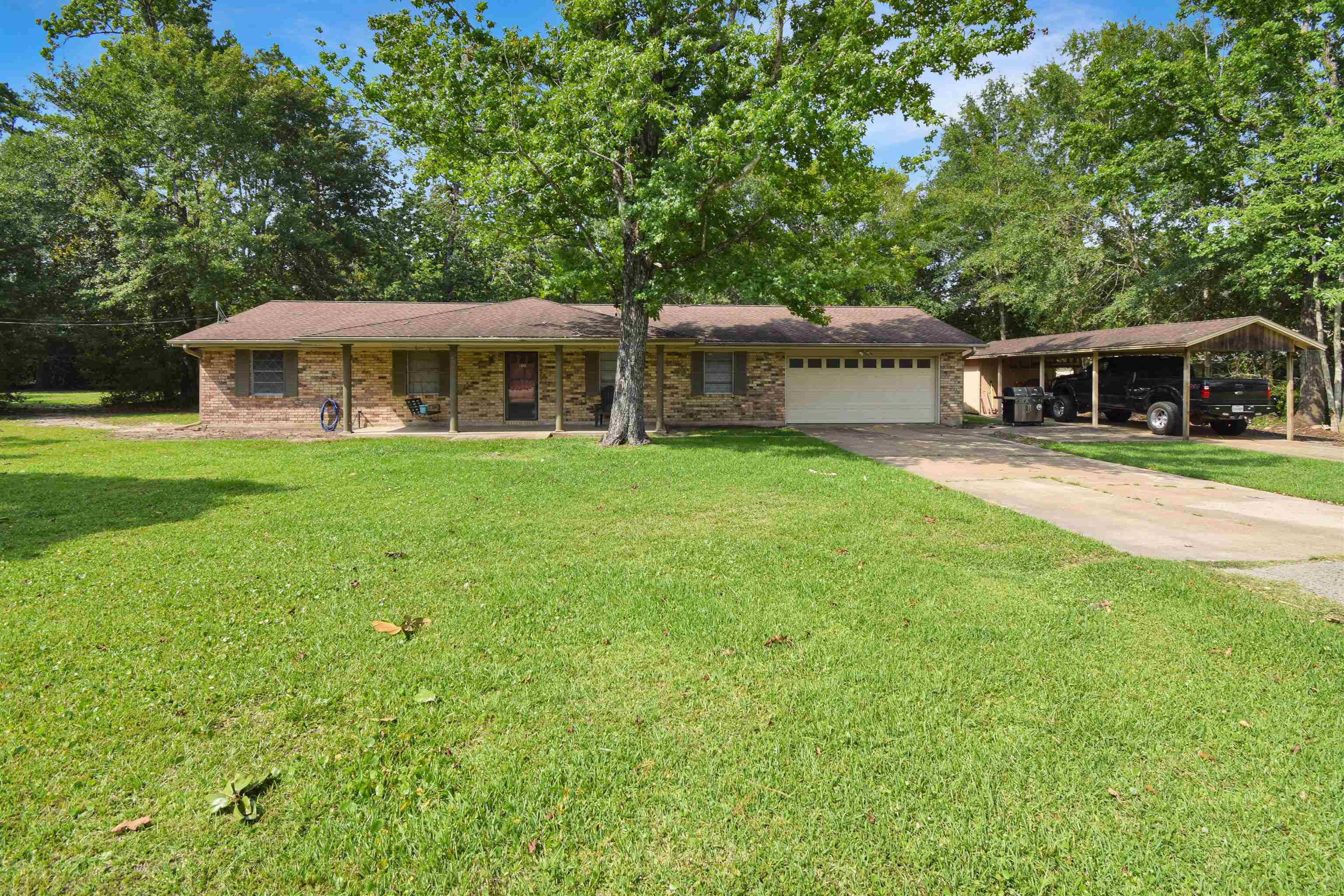 Property Photo:  100 Cypress Bend  TX 77663 