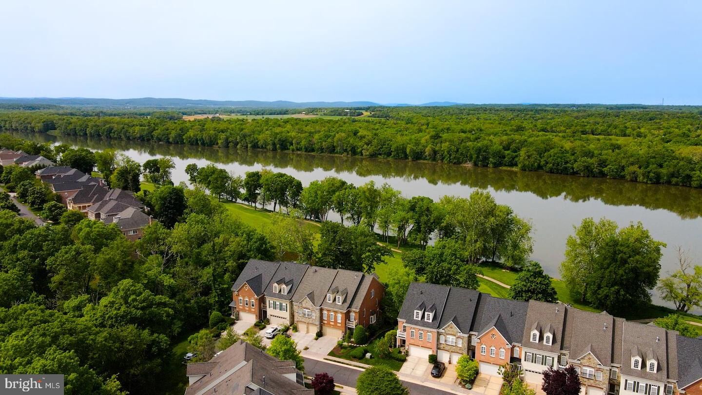 Property Photo:  18276 Buccaneer Terrace  VA 20176 