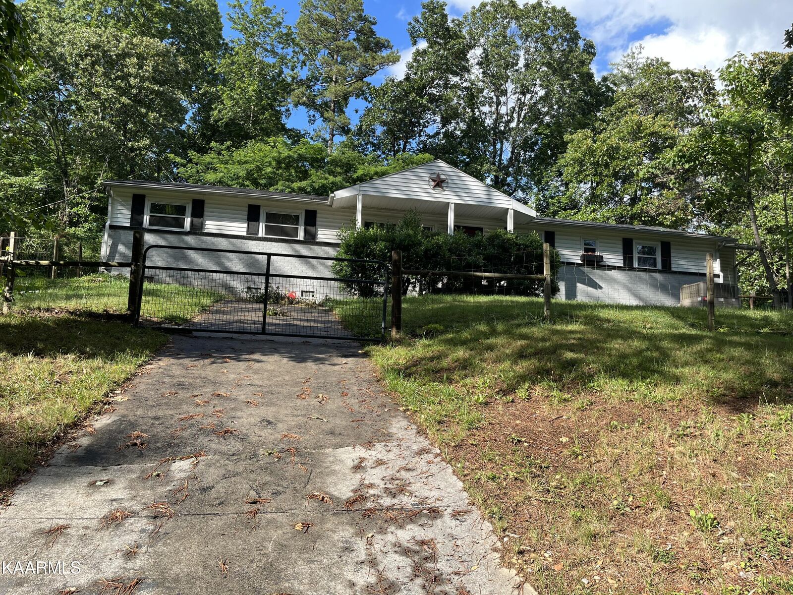 Property Photo:  633 Hathburn Drive  TN 37854 