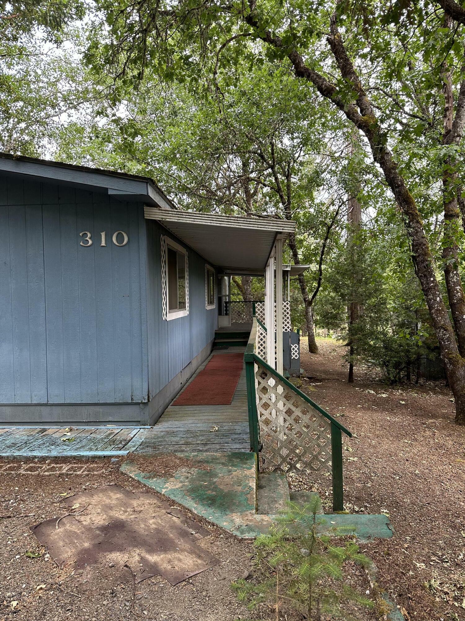 Property Photo: 310 Hamilton Avenue OR 97523