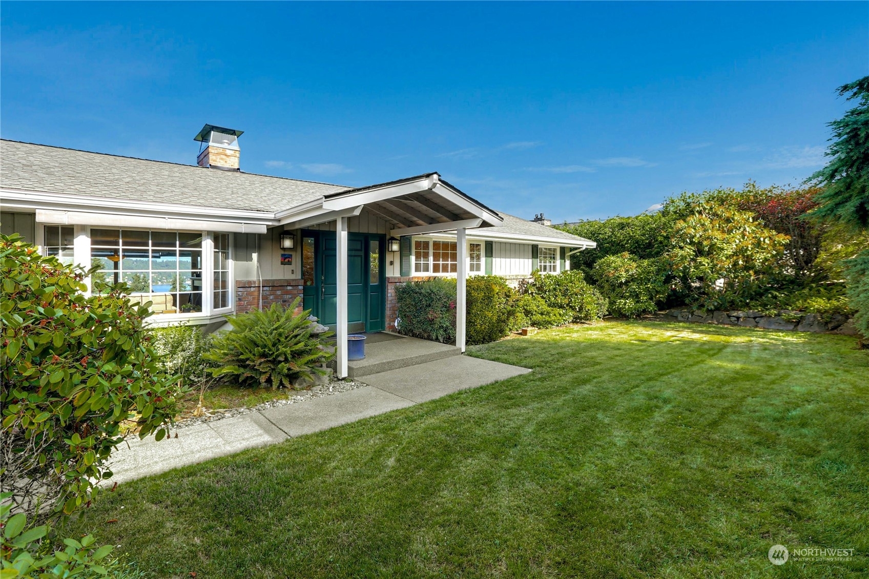 Property Photo:  2624 169th Avenue SE  WA 98008 