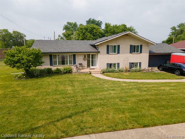 Property Photo: 19609 Maxine Street MI 48080