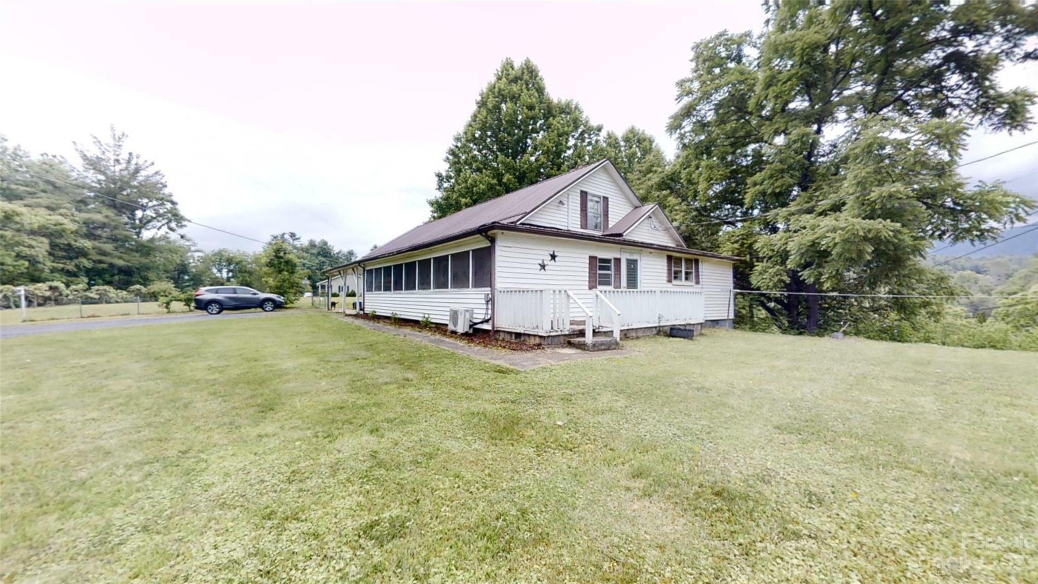 262 Blackberry Lane  Bakersville NC 28705 photo