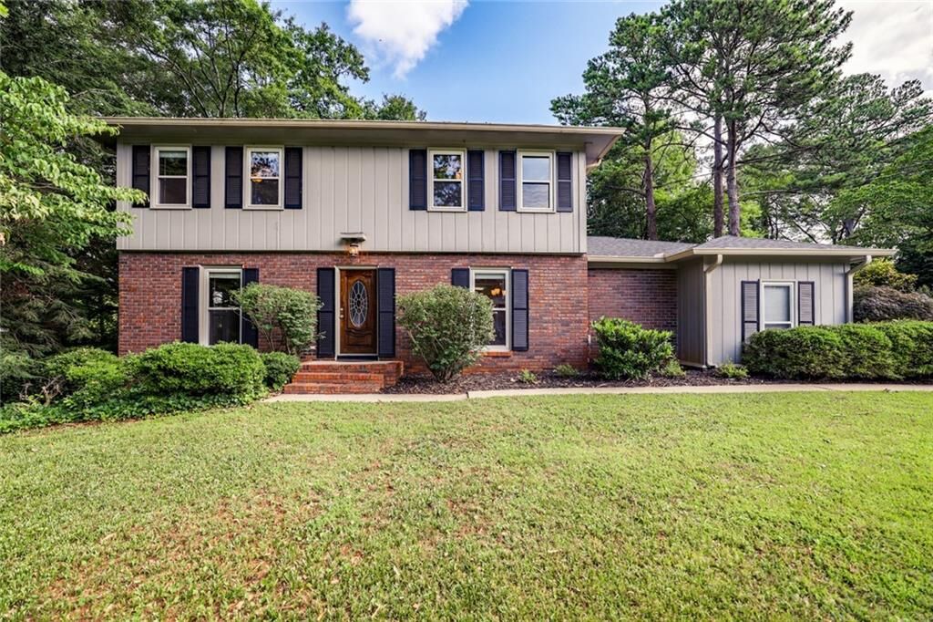 Property Photo:  400 Stonebridge Drive  GA 30075 