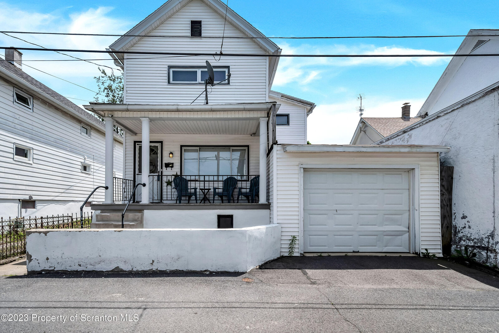 Property Photo:  618 Harmony Court  PA 18509 
