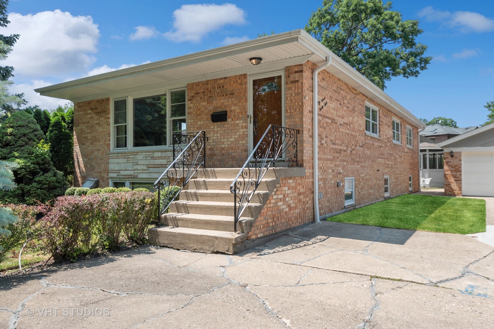 Property Photo: 5728 N Kingsdale Avenue IL 60646