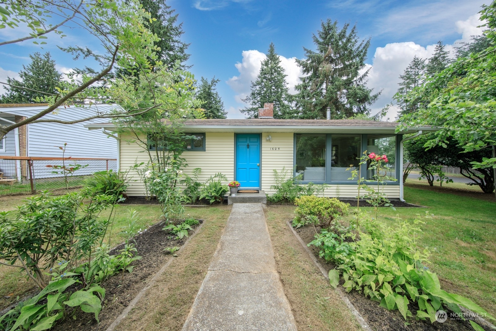 Property Photo:  1605 N 143rd Street  WA 98133 