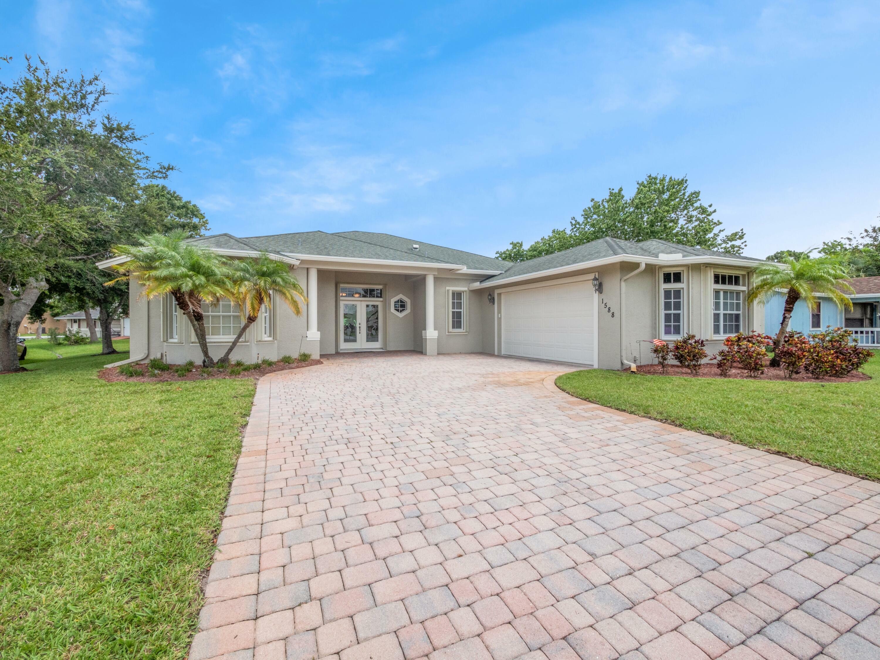 Property Photo:  1588 SE Flintlock Road  FL 34952 