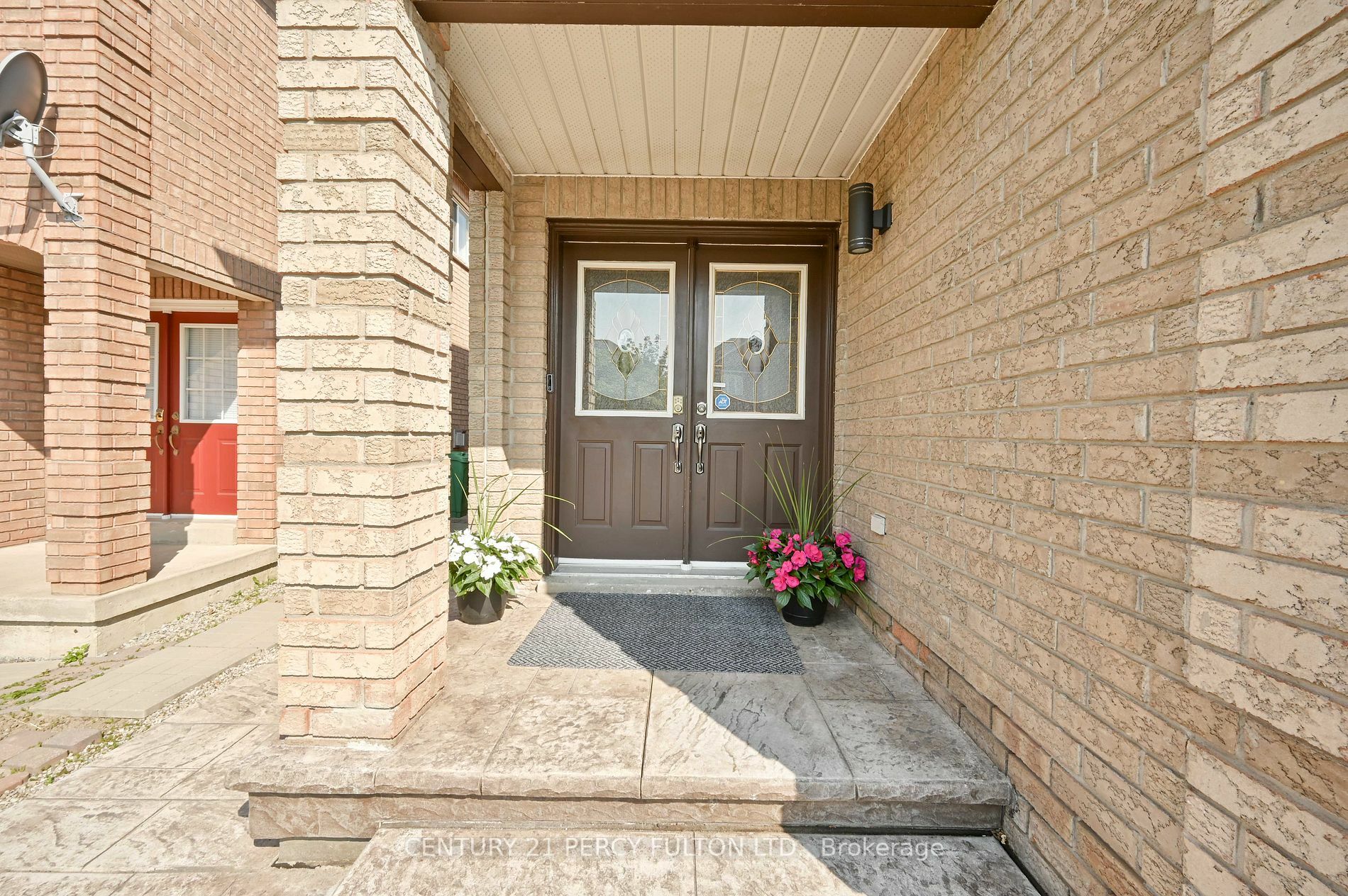 Property Photo: 881 Rogerson Rd ON L5V 2X6