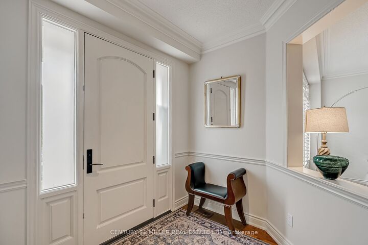 Photo de la propriété:  2375 Valley Forest Way  ON L6H 6W9