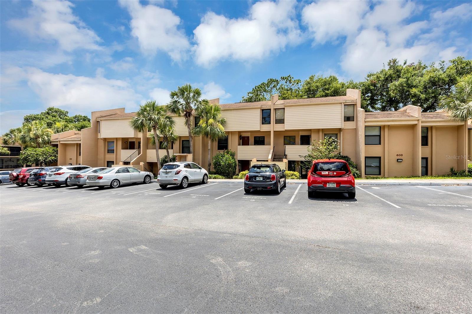 Property Photo:  600 Cranes Way 202  FL 32701 