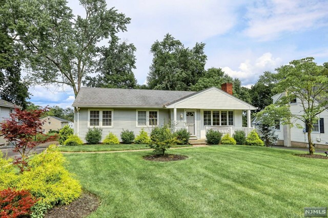 Property Photo:  230 Pinelynn Road  NJ 07452 