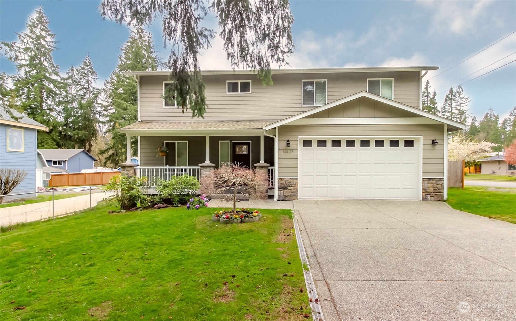 Property Photo: 14423 156th Avenue SE WA 98059