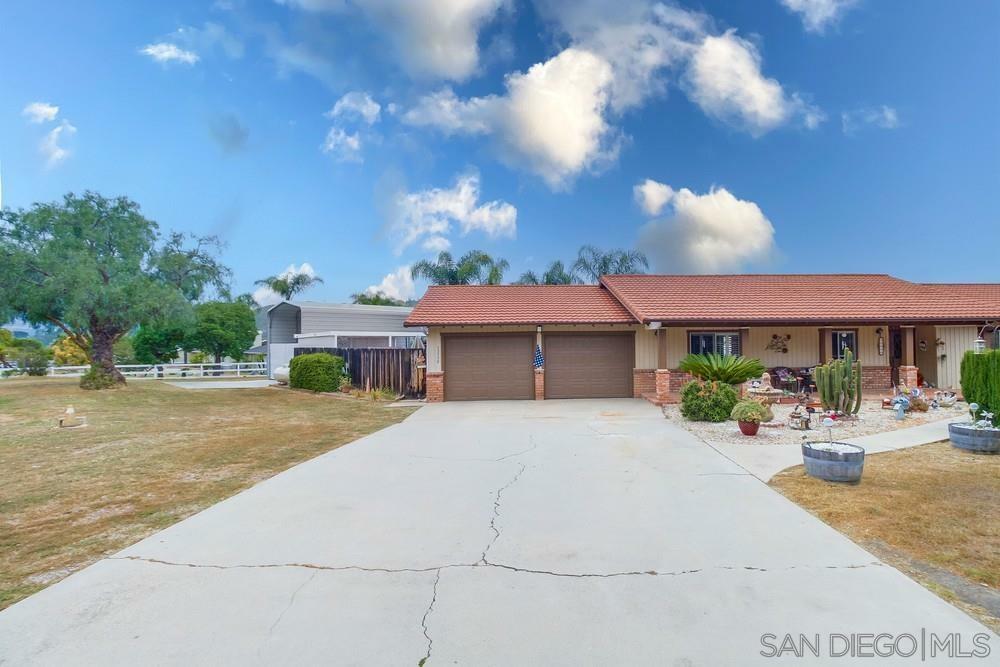 Property Photo:  13730 Whispering Meadows Ln  CA 91935 