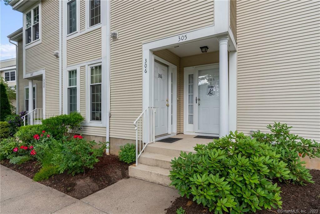 Property Photo: 306 Country Club Court 306 CT 06067