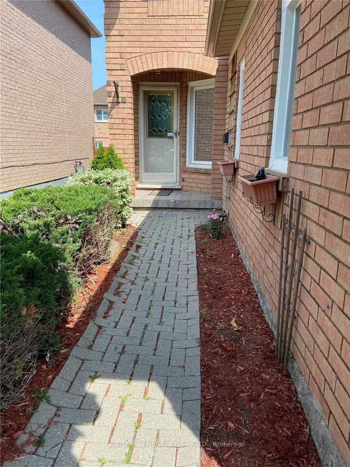 Property Photo: 25 Dusty Star Rd ON L6R 1Y2