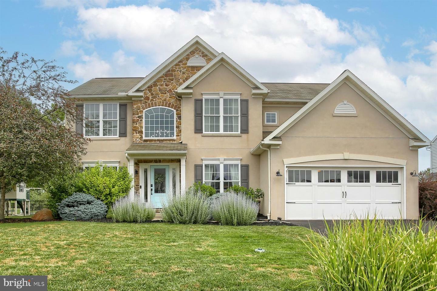 Property Photo:  502 Hedge Row Lane  PA 17078 