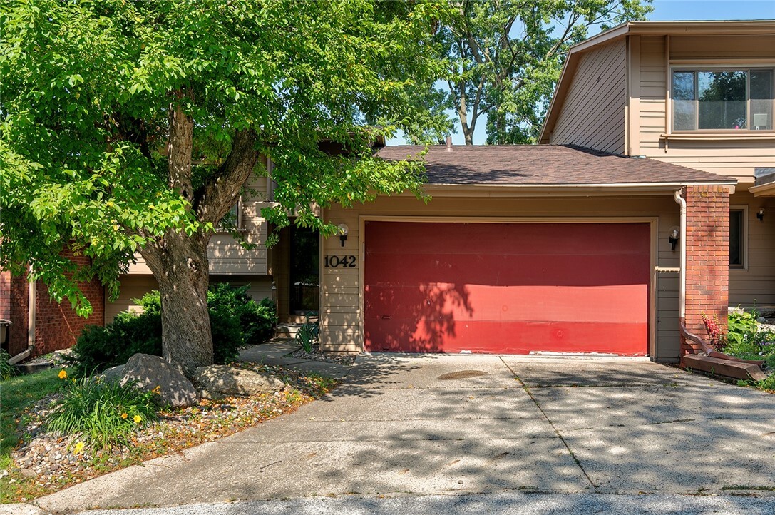 Property Photo:  1042 Woodland Park Drive  IA 50266 