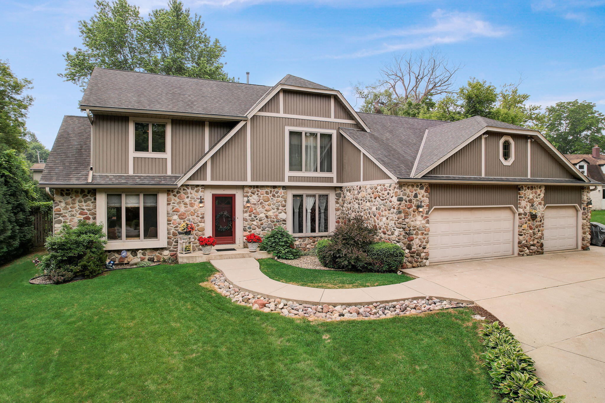 Property Photo:  S70w19415 Wentland Dr  WI 53150 