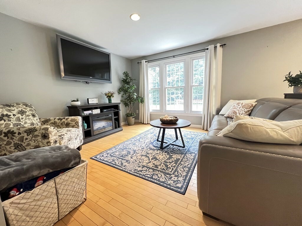 Property Photo:  129 Bellwood Cir 129  MA 02019 