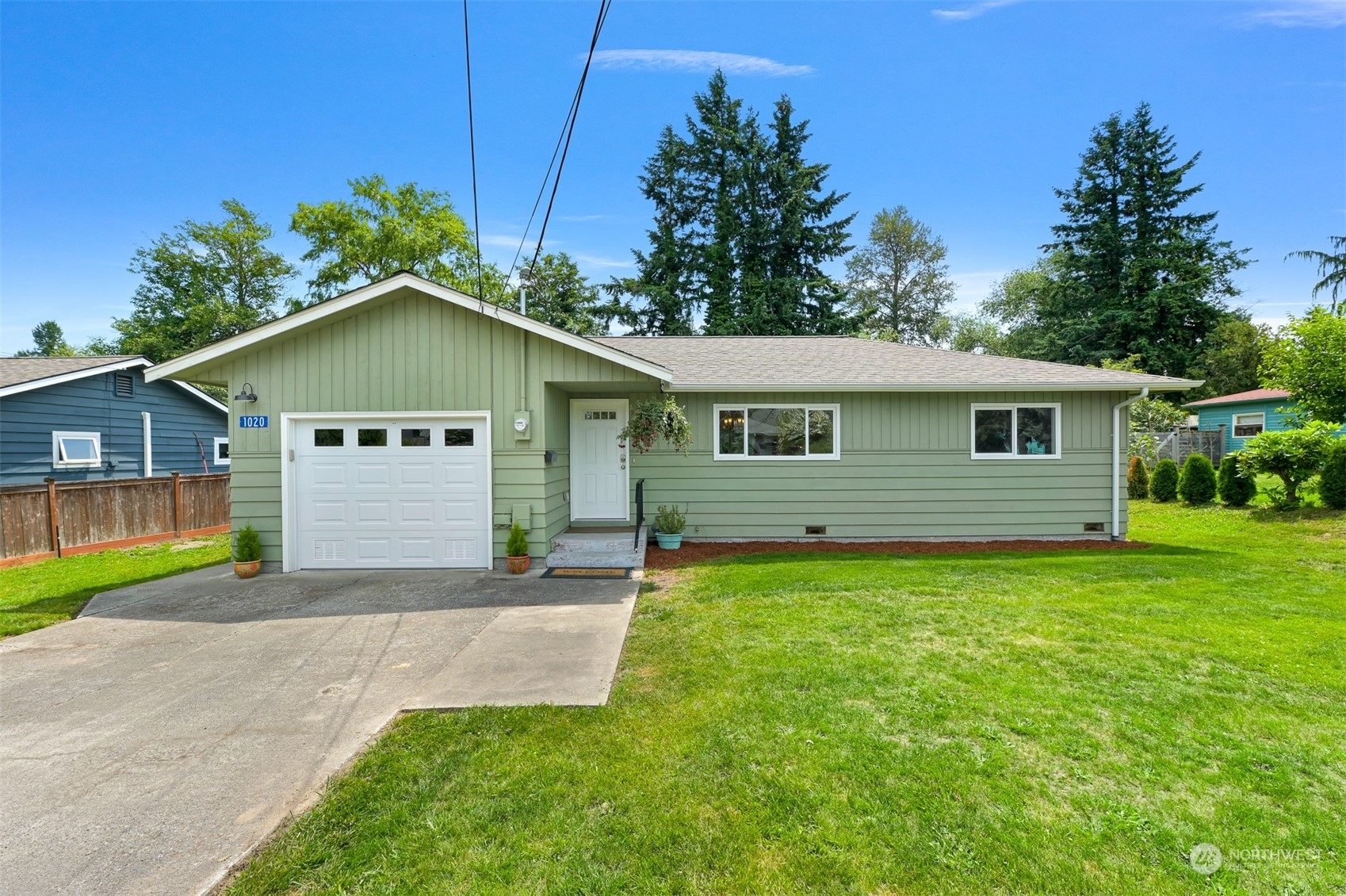 Property Photo:  1020 E Rio Vista Avenue  WA 98233 