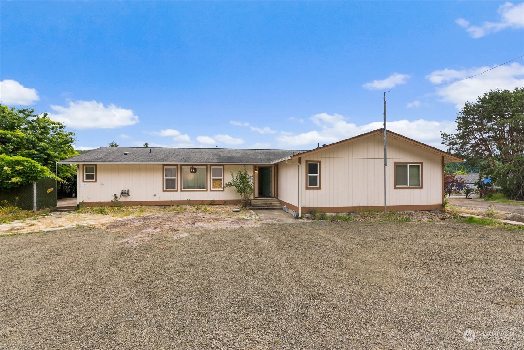 Property Photo:  815 Lincoln Street  WA 98550 