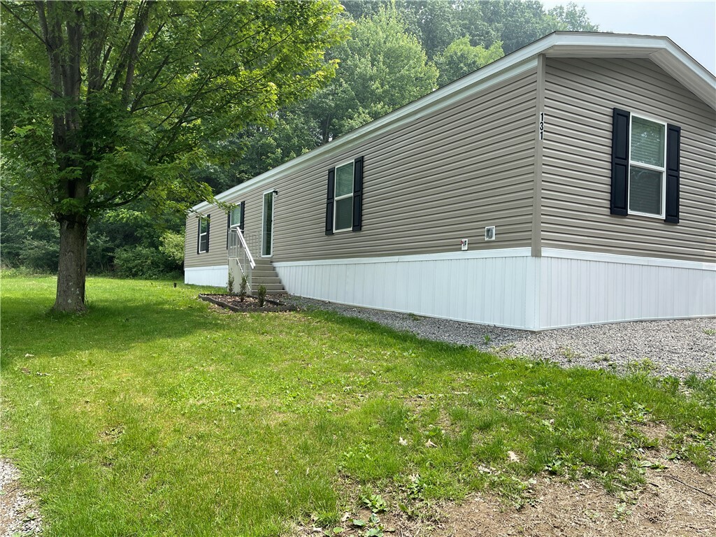 Property Photo:  131 Valley Dr  PA 16037 