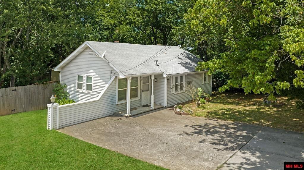 Property Photo:  910 McClure Lane  AR 72653 