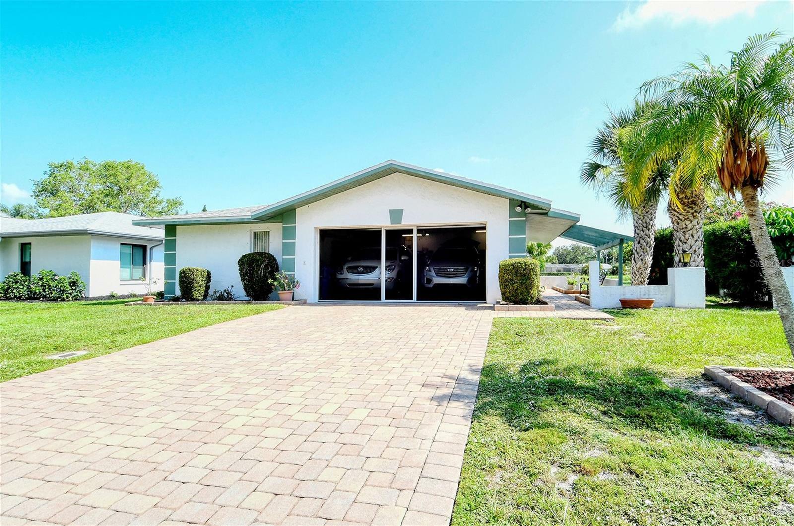 Property Photo: 4725 Ringwood Meadow FL 34235