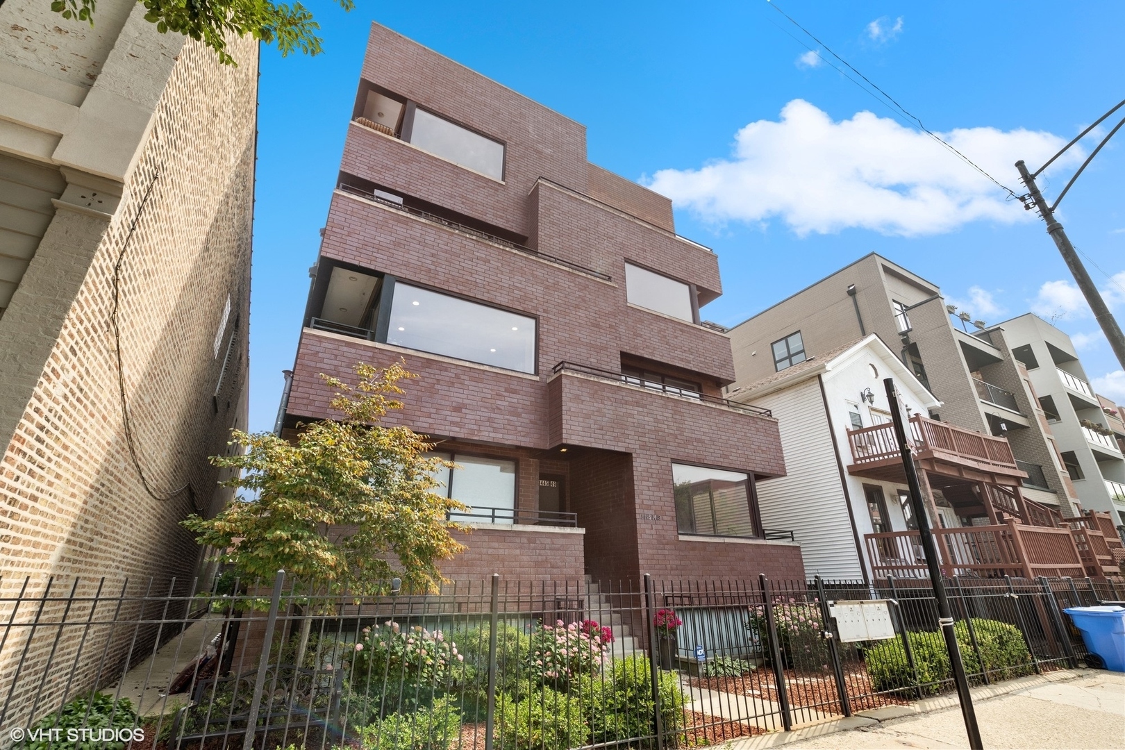 Property Photo:  1445 W Grand Avenue 4E  IL 60642 