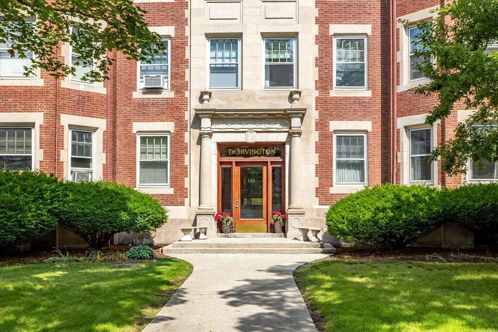 Property Photo: 135 Pleasant St 14 (Aka 33) MA 02476