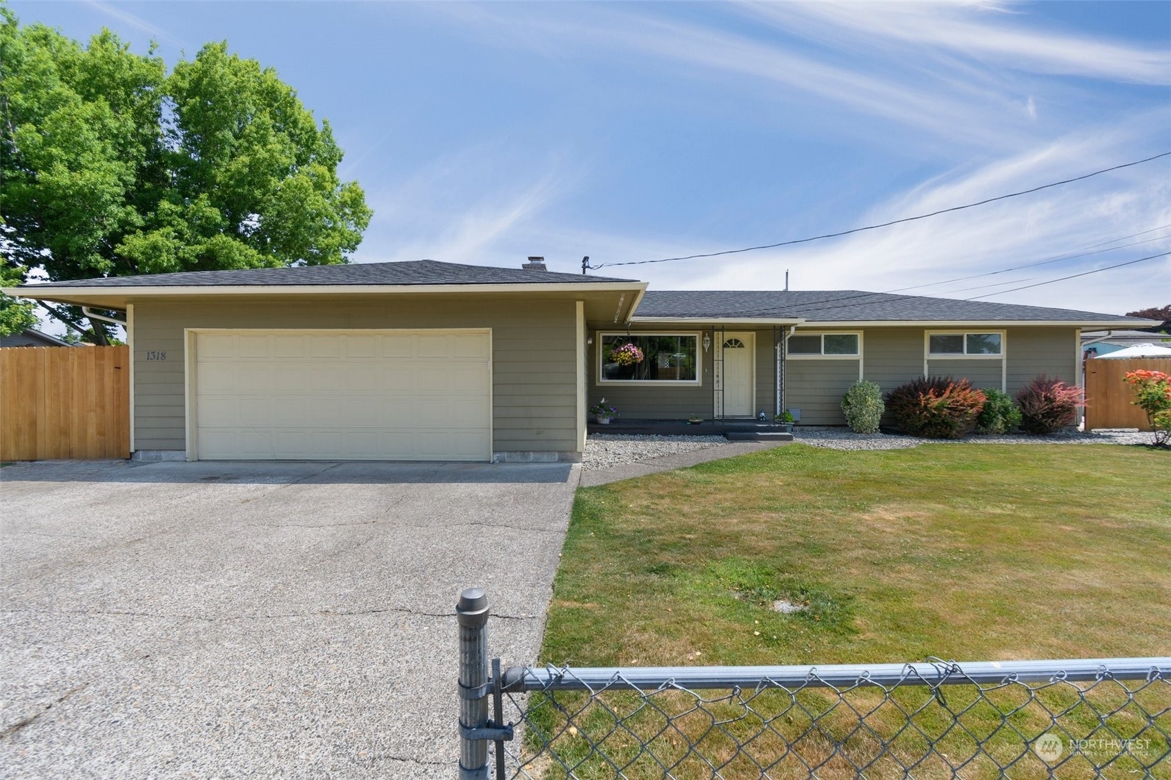 Property Photo:  1318 Midland Street  WA 98632 