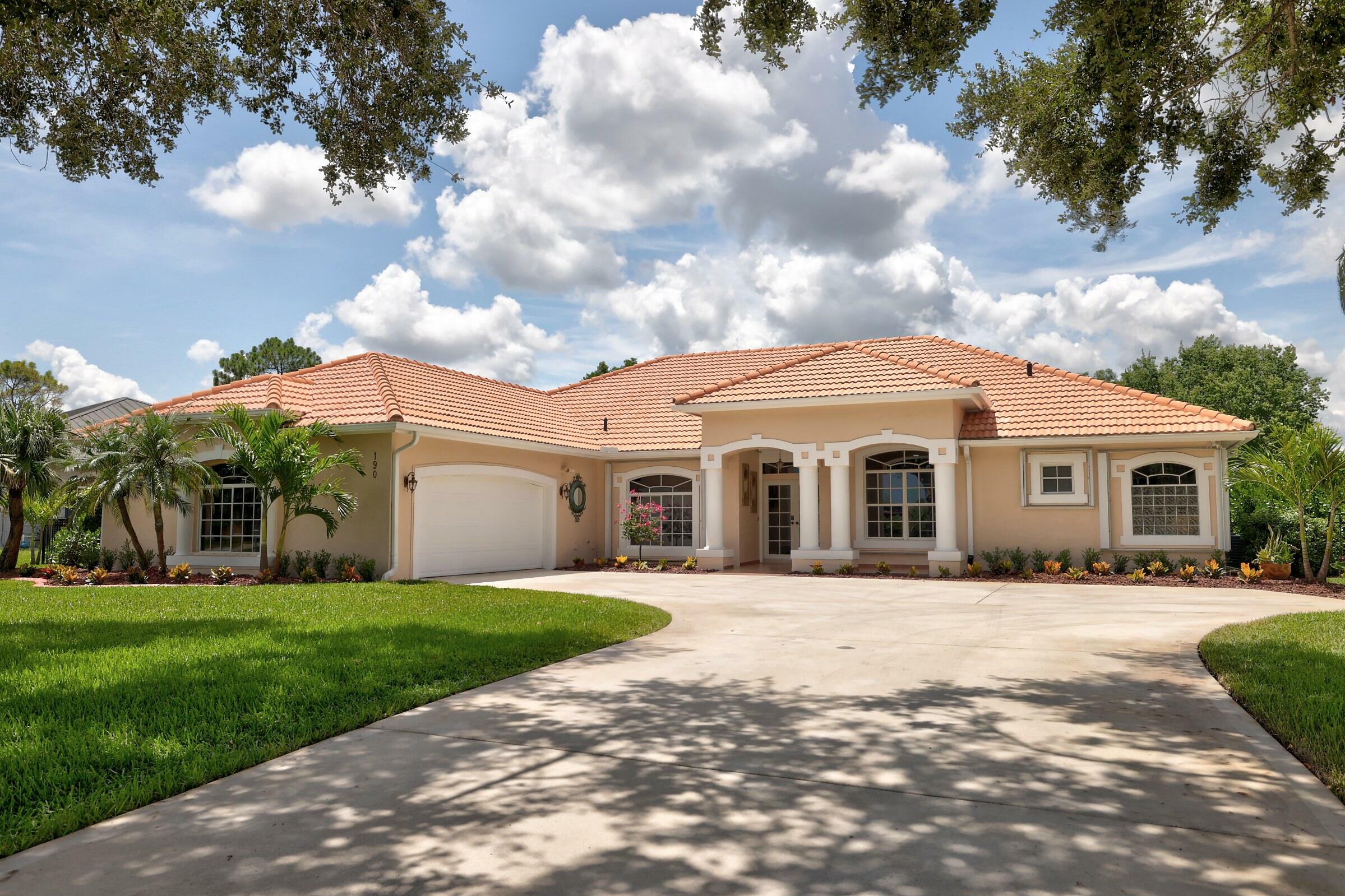 Property Photo: 190 SE Osprey Ridge FL 34984