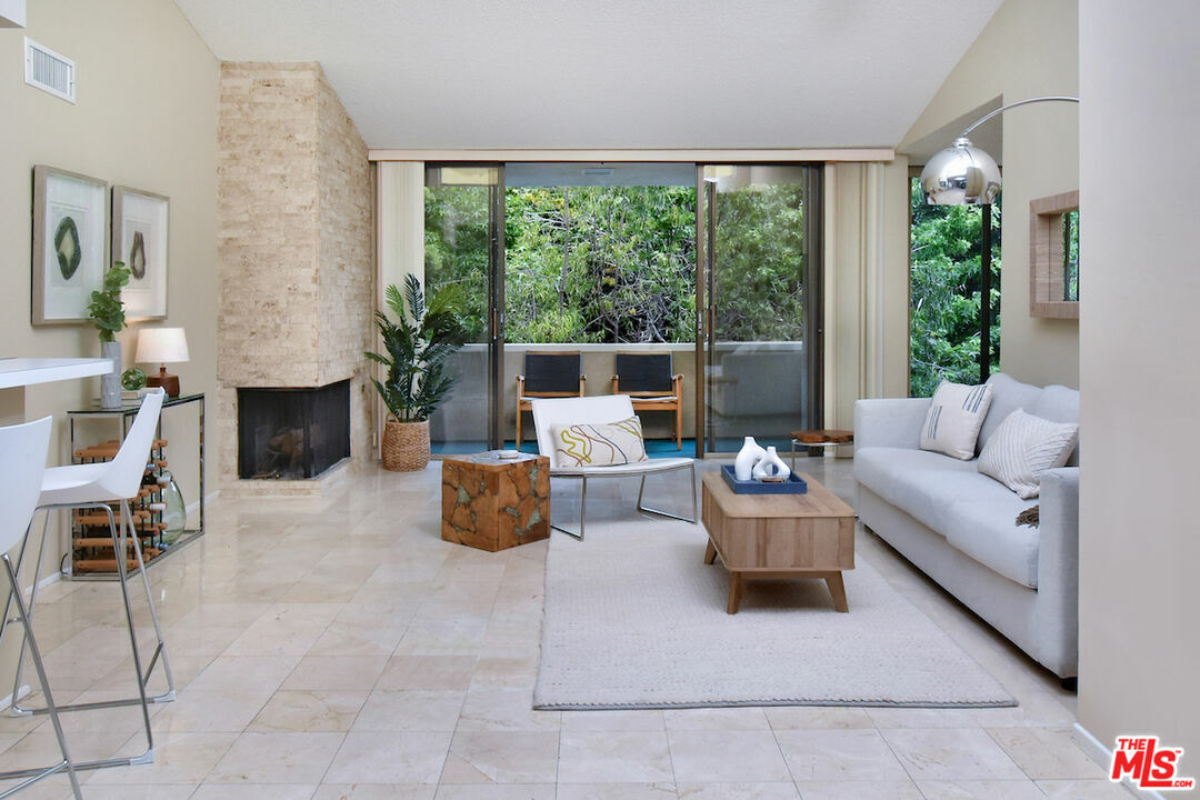 Property Photo: 1233 Amherst Ave 301 CA 90025