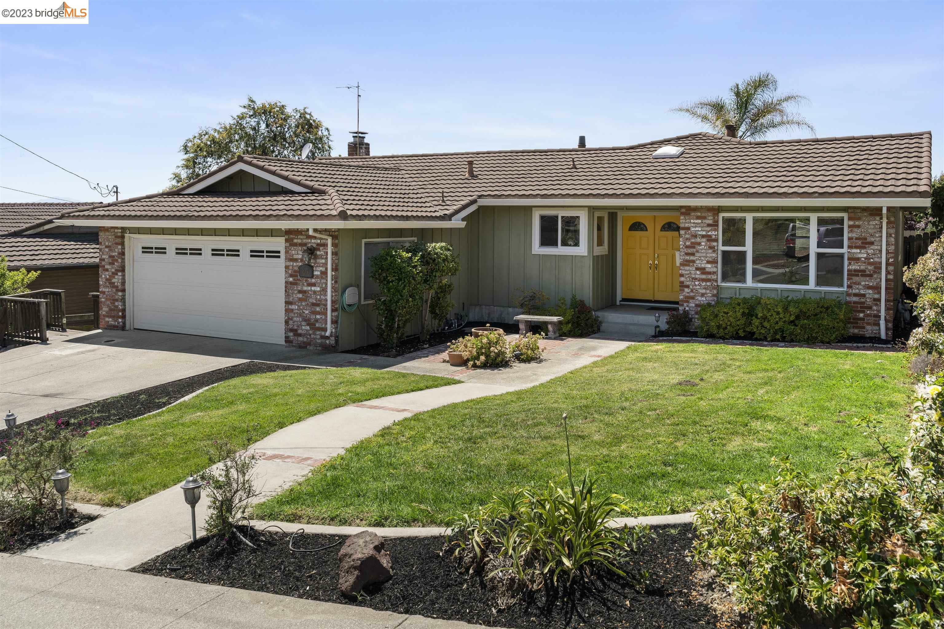 Property Photo:  906 Hawthorne Dr  CA 94572 