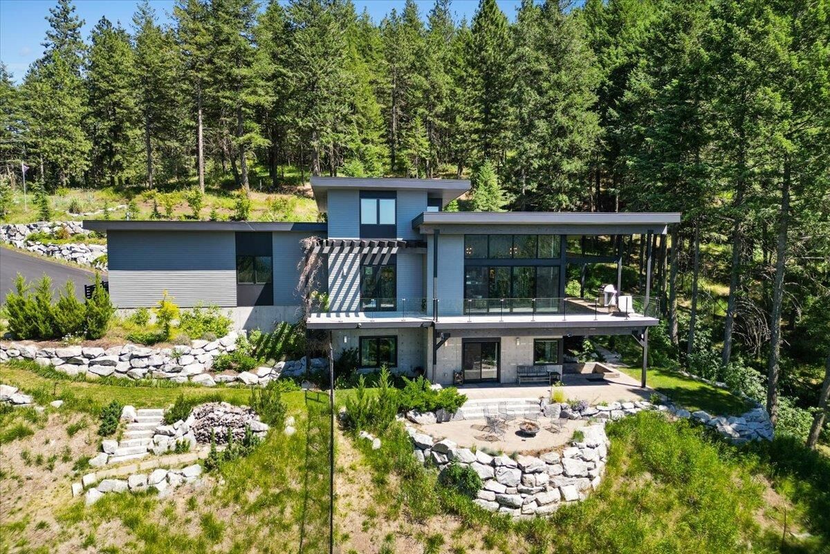 Property Photo: 5424 S Park Ln WA 99223-2310