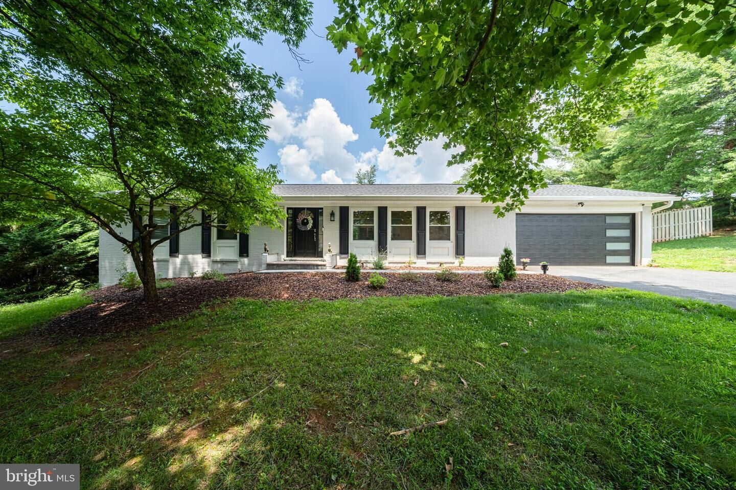 Property Photo: 15694 Crestview Lane VA 20169