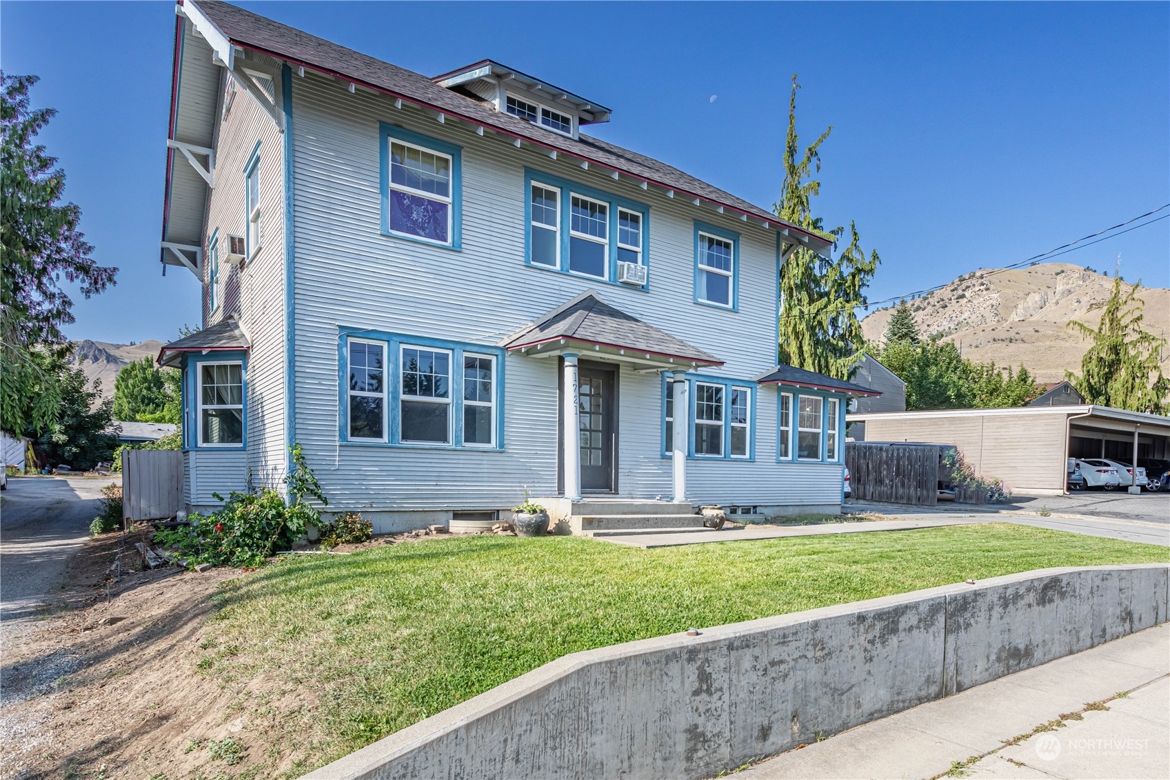 Property Photo: 1721 Washington Street WA 98801