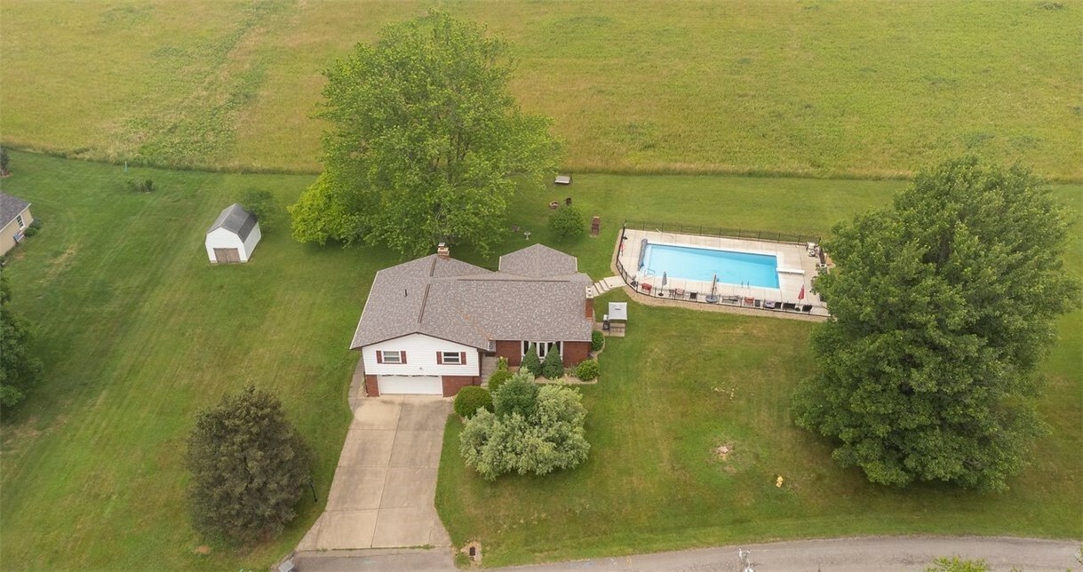 Property Photo:  304 Northwestern Dr  PA 16117 