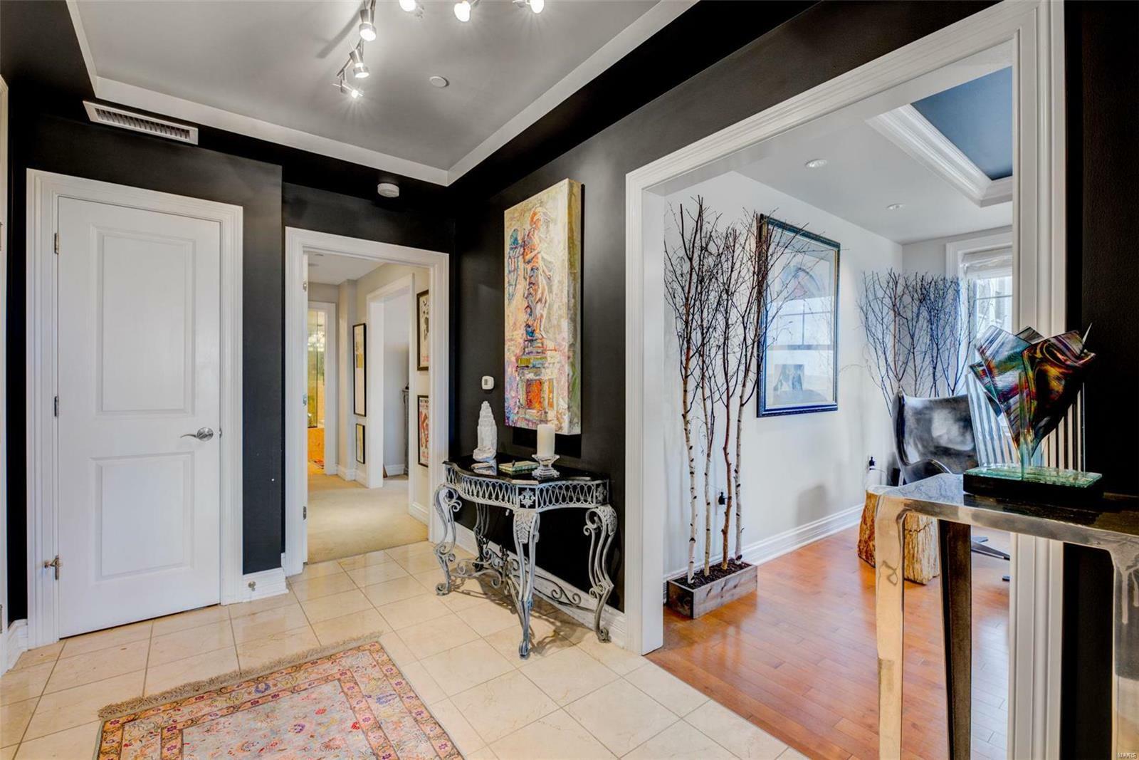 Property Photo: 232 North Kingshighway Boulevard 1202 MO 63108