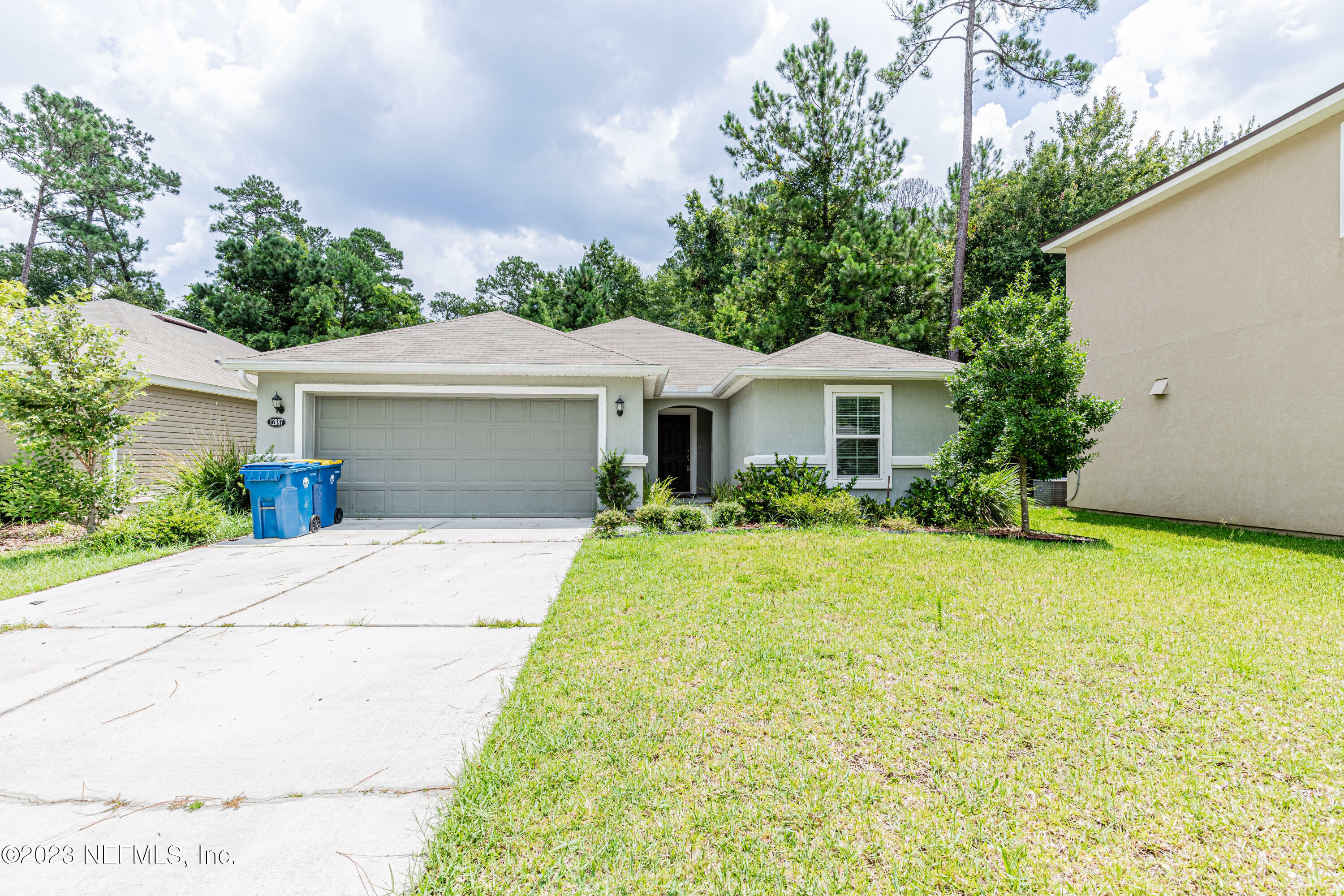 Property Photo: 12887 Chandlers Crossing Lane FL 32226