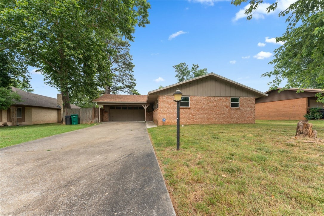 Property Photo:  824 11th Street  AR 72756 