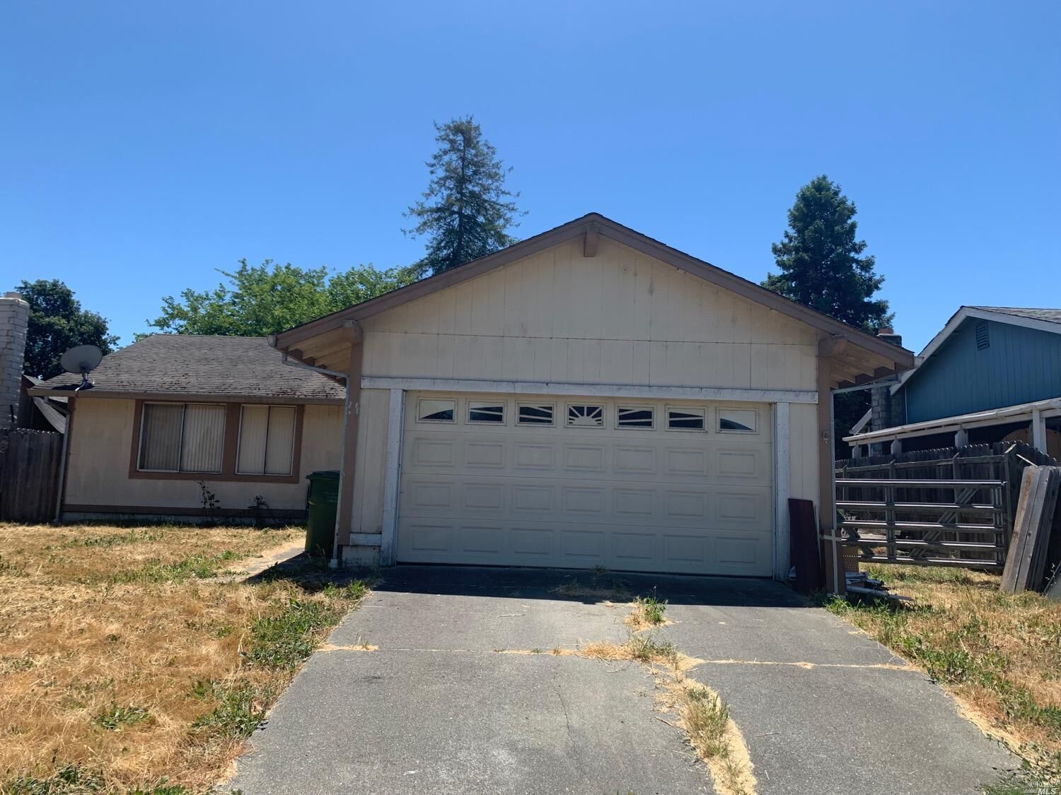 Property Photo:  2404 Gardner Avenue  CA 95407 