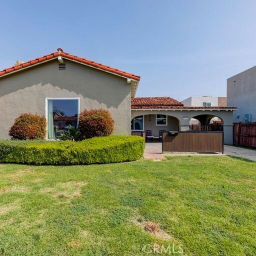 Property Photo:  1643 W 82nd Street  CA 90047 