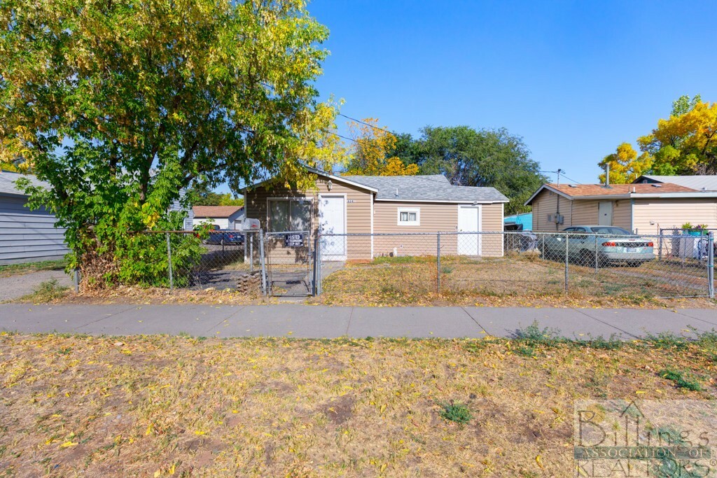 Property Photo:  824 S 29th St  MT 59101 