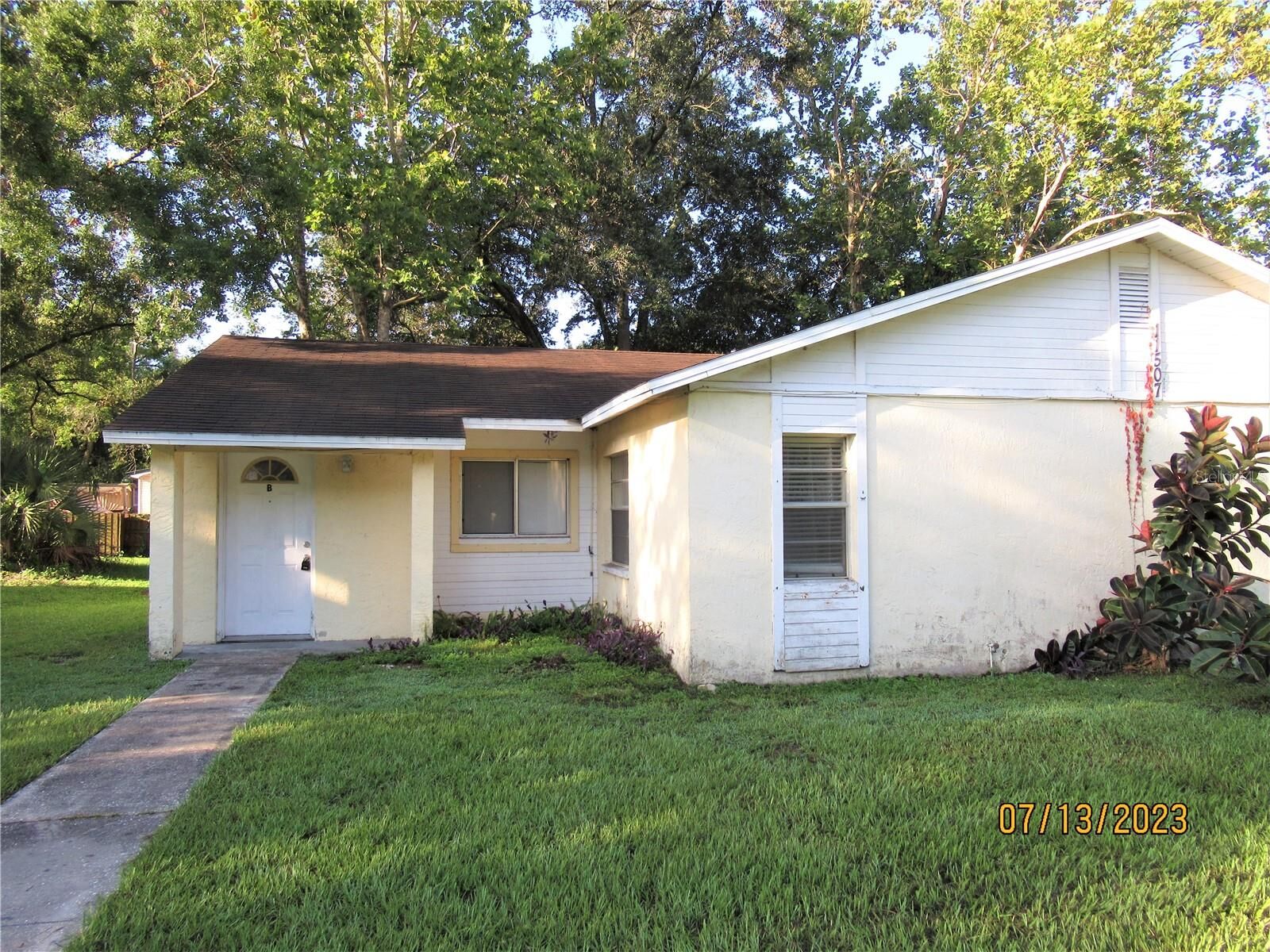 Property Photo:  11507 Valencia Drive B  FL 33584 