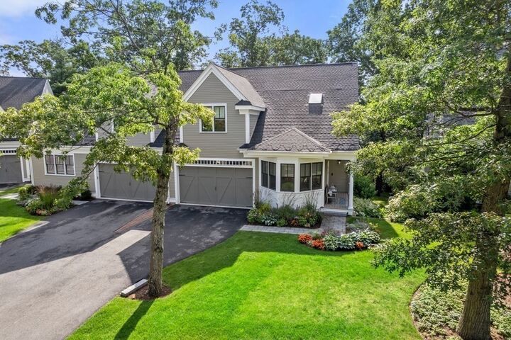 Property Photo:  12 White Oaks Ln 12  MA 01867 