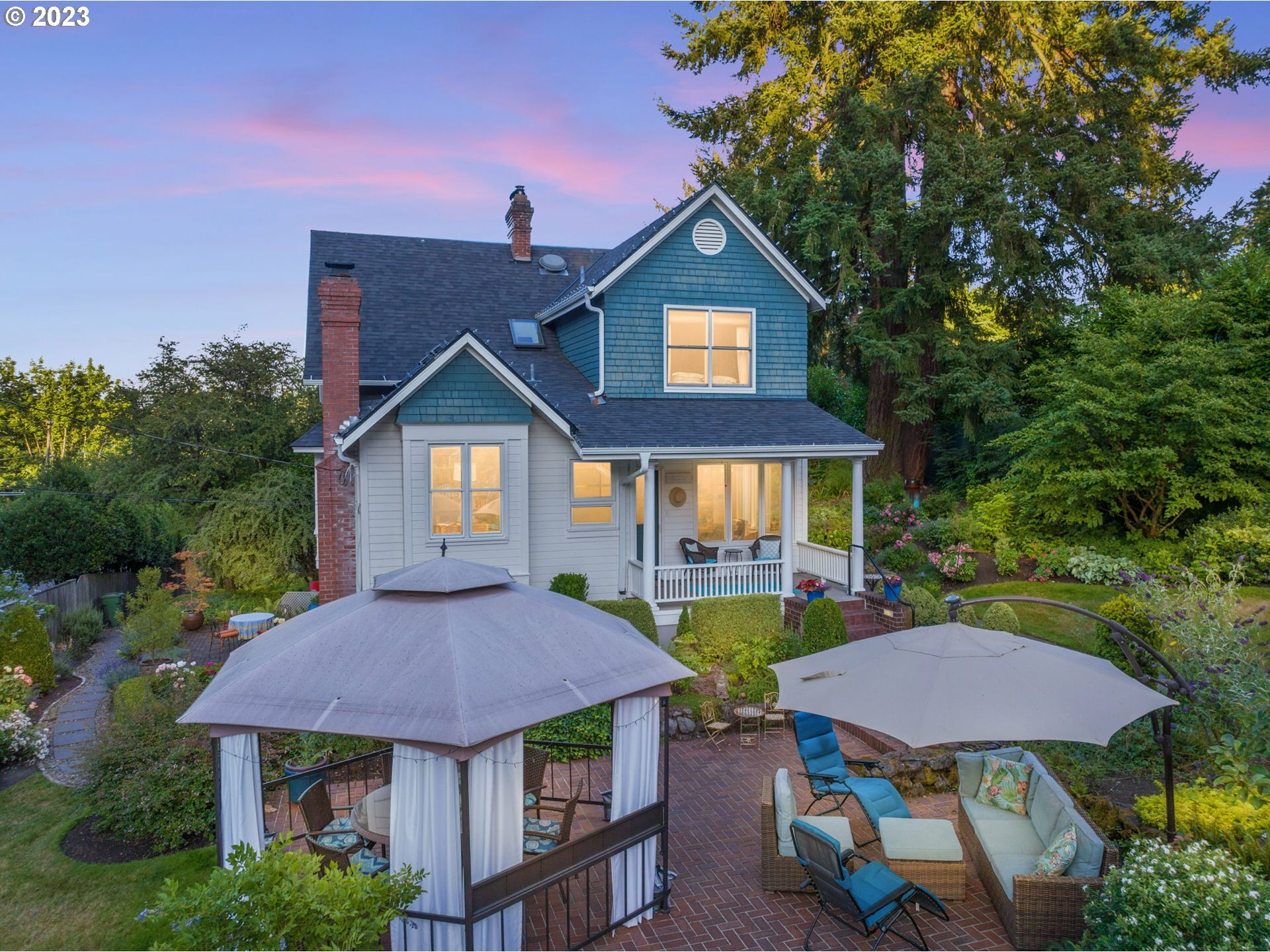 Property Photo: 1840 S Riverdale Rd OR 97219